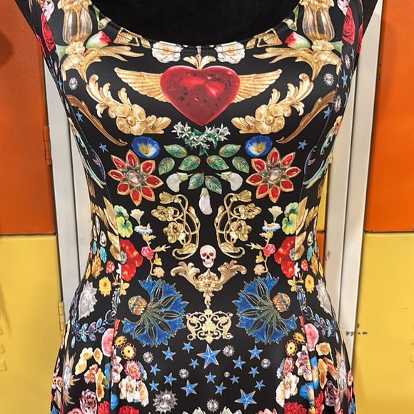 Floral Patterned Sleeveless Dress - Picture 2 of 6